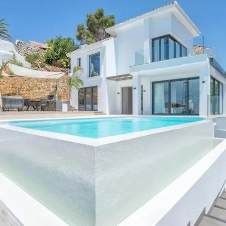 Sunrise 7bedrooms By Lodgerstrip Budget Holidays Villa